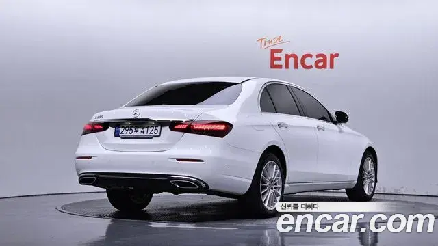 Mercedes-Benz E-Class 2023 — Фото 2/20