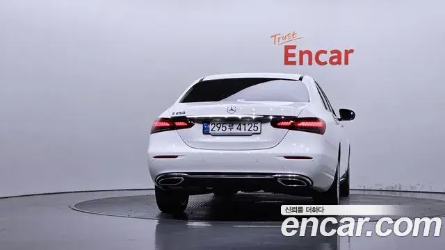 Mercedes-Benz E-Class 2023 — Фото 4/20