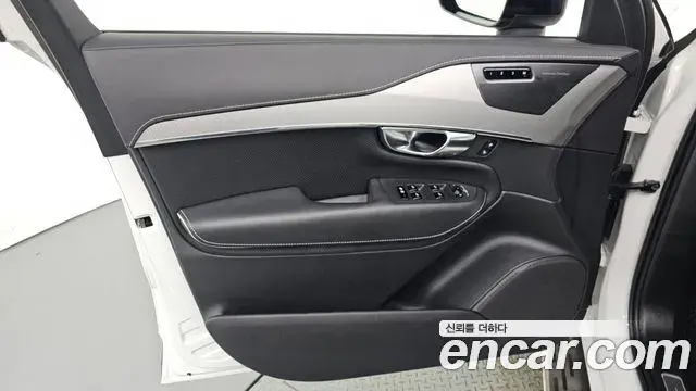 Volvo XC90 2020 — Photo 25/38