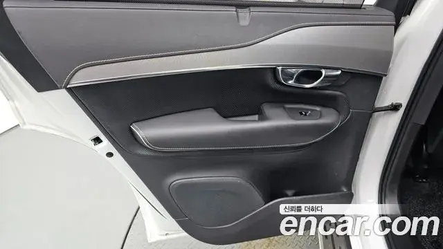 Volvo XC90 2020 — Photo 37/38