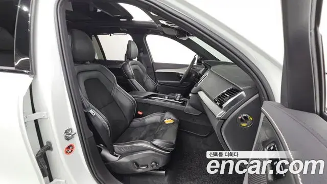 Volvo XC90 2020 — Photo 17/38
