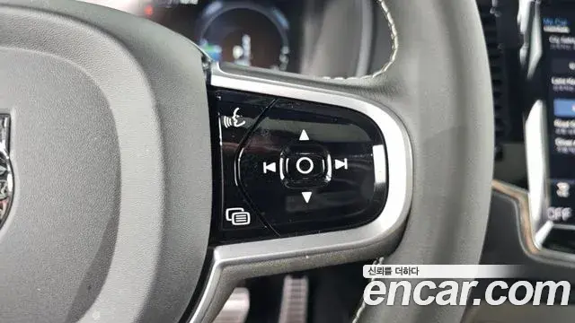 Volvo XC90 2020 — Photo 14/38