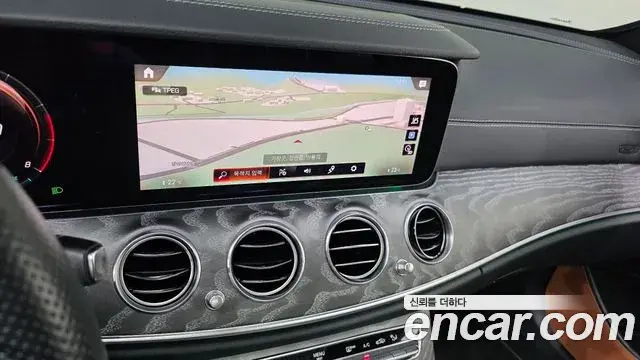 Mercedes-Benz E-Class 2022 — Фото 14/20
