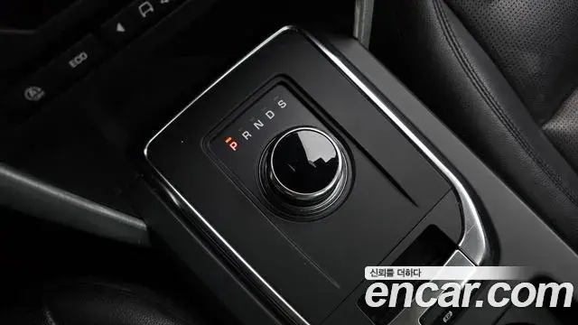 Land Rover Discovery Sport 2019 — Фото 9/20