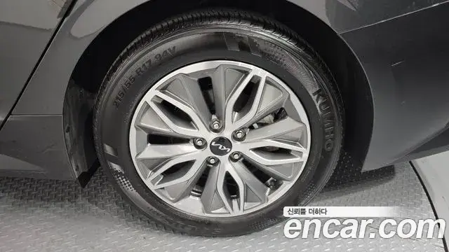 Kia K5 2022 — ფოტო 15/37