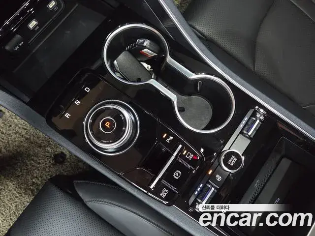 Kia K5 2022 — ფოტო 16/37