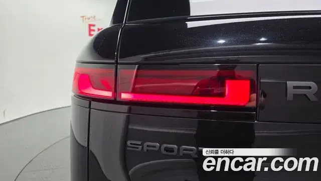 Land Rover Range Rover Sport 2026 — Фото 19/20