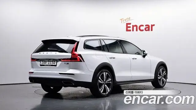 Volvo V60 Cross Country 2019 — Photo 20/36