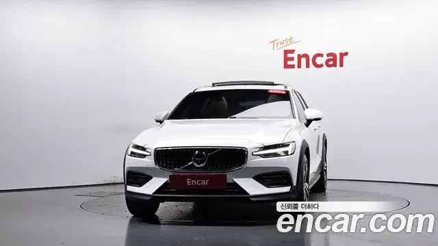 Volvo V60 Cross Country 2019 — Photo 8/36
