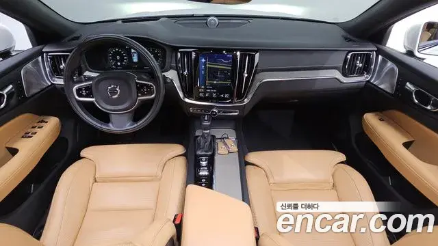 Volvo V60 Cross Country 2019 — Photo 36/36