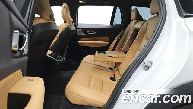 Volvo V60 Cross Country 2019 — Photo 2/36
