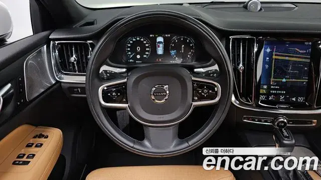 Volvo V60 Cross Country 2019 — Photo 24/36