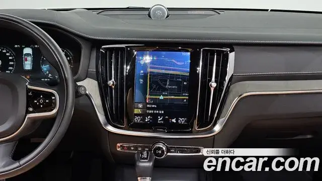 Volvo V60 Cross Country 2019 — Photo 10/36