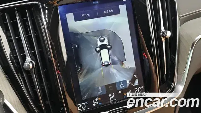 Volvo V60 Cross Country 2019 — Photo 19/36