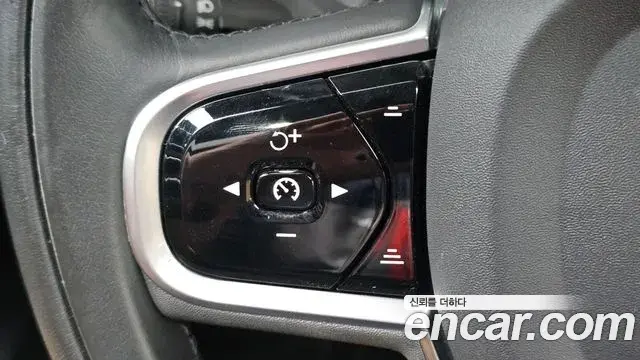 Volvo V60 Cross Country 2019 — Photo 12/36