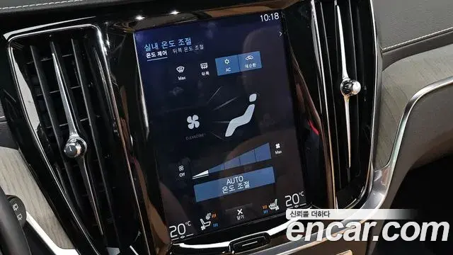 Volvo V60 Cross Country 2019 — Photo 34/36