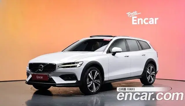 Volvo V60 Cross Country 2019 — Photo 17/36
