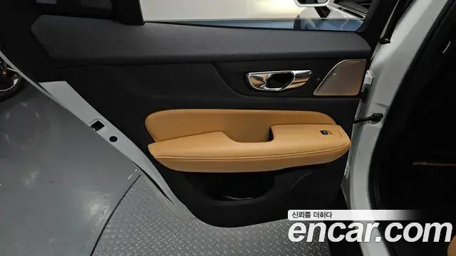Volvo V60 Cross Country 2019 — Photo 5/36