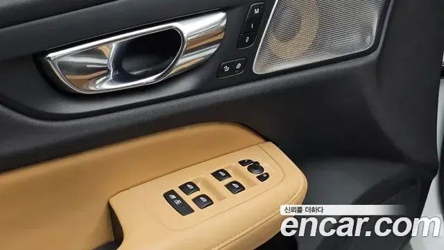 Volvo V60 Cross Country 2019 — Photo 7/36