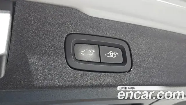 Volvo V60 Cross Country 2019 — Photo 3/36