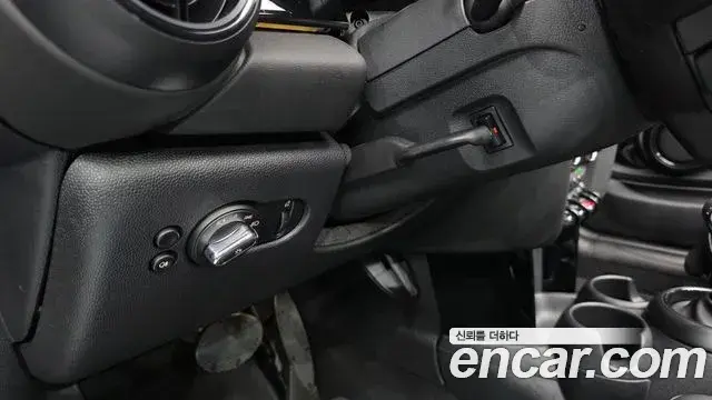 Mini Cooper Convertible 2024 — Photo 18/20