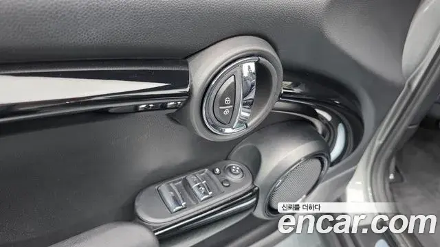 Mini Cooper Convertible 2024 — Photo 20/20