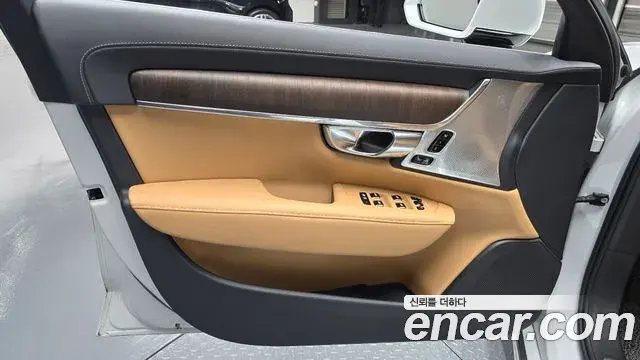 Volvo S90 2023 — ფოტო 32/37