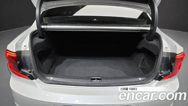 Volvo S90 2023 — ფოტო 35/37
