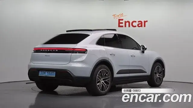 Porsche Macan EV 2025 — Photo 17/30