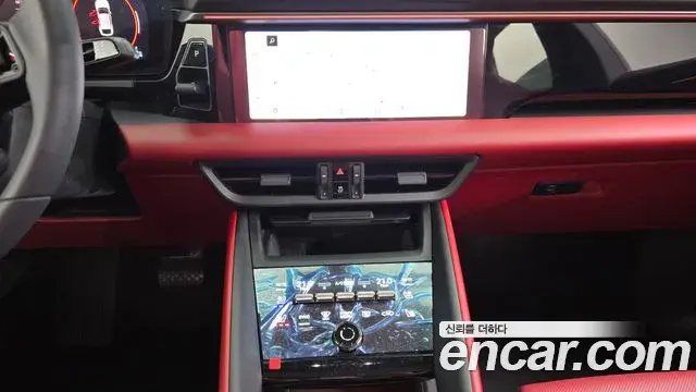 Porsche Macan EV 2025 — Photo 3/30