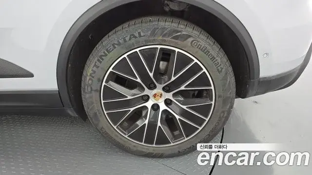 Porsche Macan EV 2025 — Photo 10/30