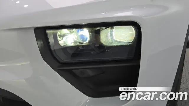 Porsche Macan EV 2025 — Photo 23/30