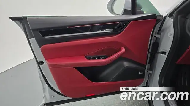 Porsche Macan EV 2025 — Photo 27/30
