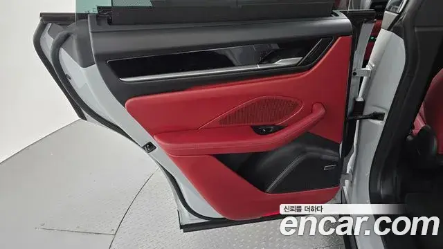 Porsche Macan EV 2025 — Photo 24/30