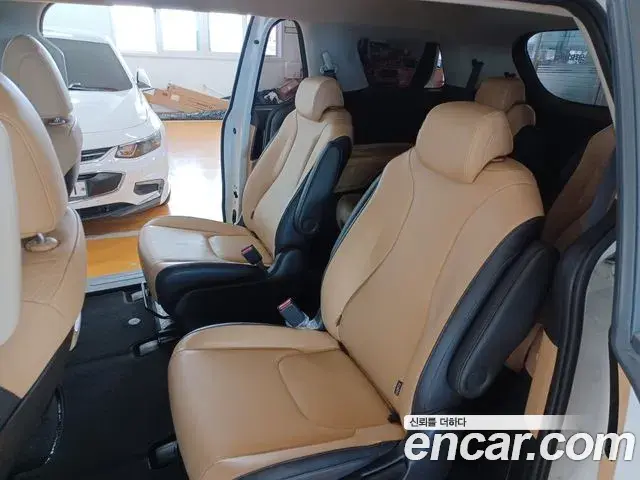Kia Carnival 2020 — Фото 15/20