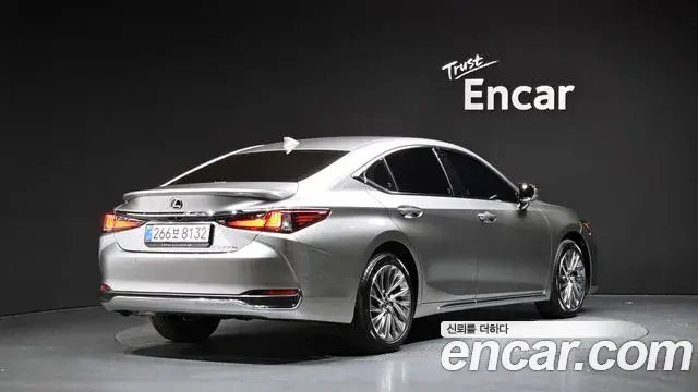 Lexus ES300h 2026 — Şəkil 10/36