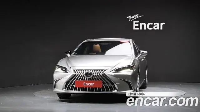 Lexus ES300h 2026 — Şəkil 35/36