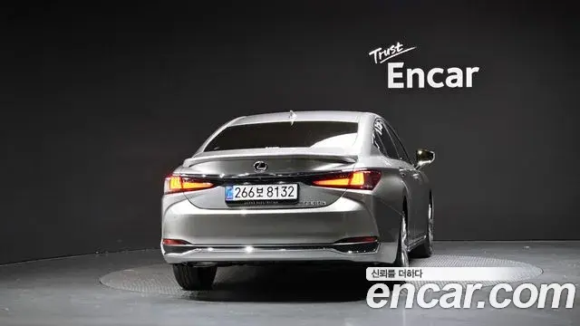 Lexus ES300h 2026 — Şəkil 6/36