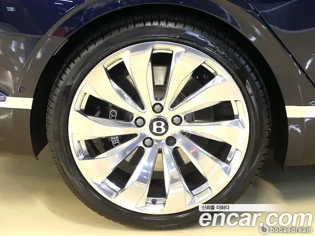 Bentley Flying Spur 2022 — ფოტო 16/20