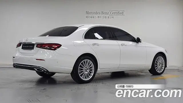 Mercedes-Benz E-Class 2023 — Photo 1/19