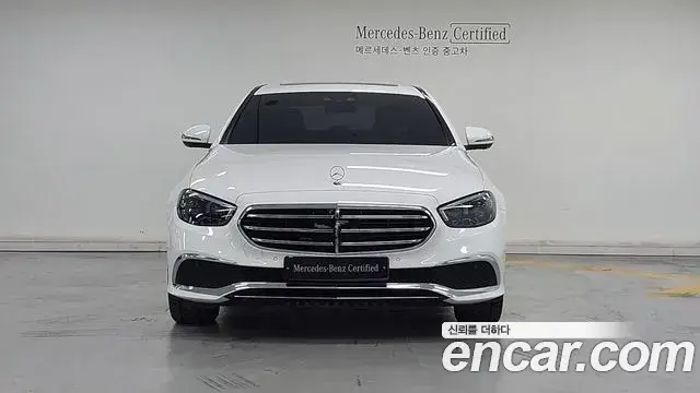 Mercedes-Benz E-Class 2023 — Photo 2/19