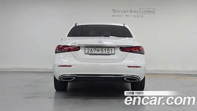 Mercedes-Benz E-Class 2023 — Photo 3/19