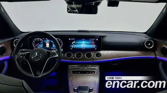Mercedes-Benz E-Class 2023 — Photo 6/19