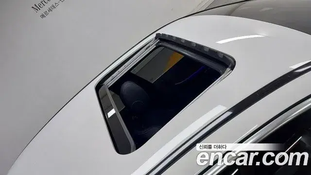 Mercedes-Benz E-Class 2023 — Photo 11/19