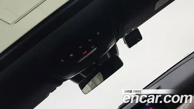 Mercedes-Benz E-Class 2023 — Photo 16/19