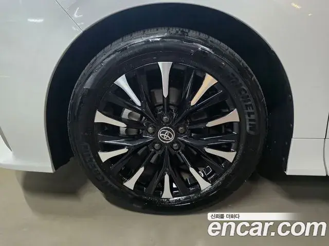 Toyota Alphard 2025 — Şəkil 13/20