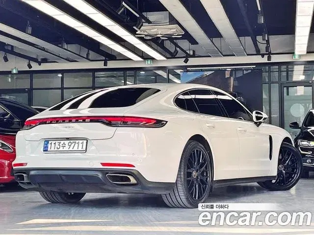 Porsche Panamera 2021 — Photo 1/20