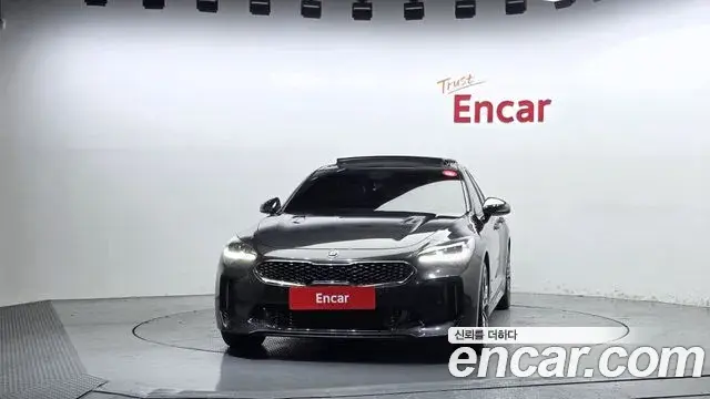 Kia Stinger 2018 — Фото 3/20