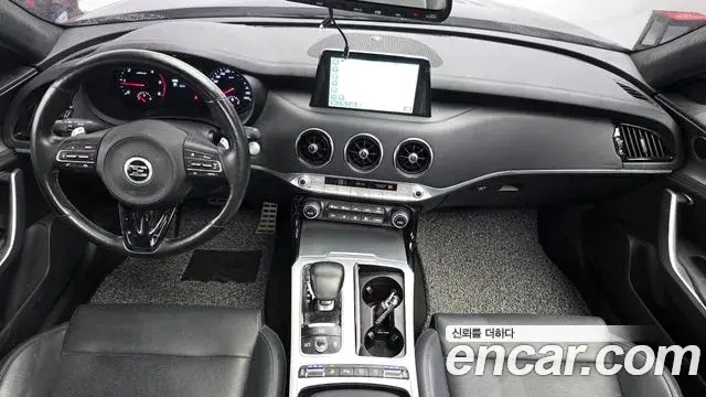 Kia Stinger 2018 — Фото 7/20