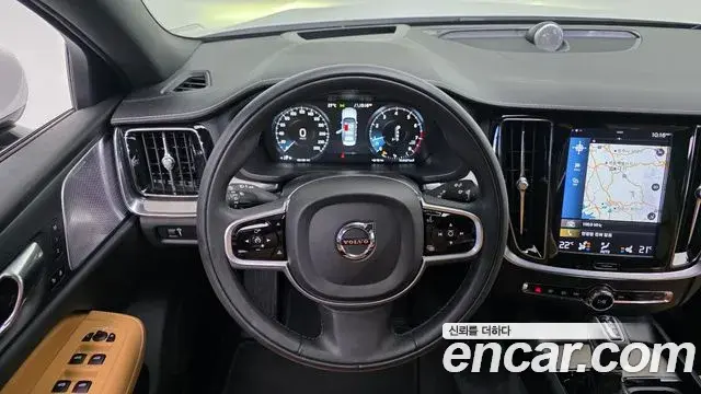 Volvo S60 2019 — Фото 18/20